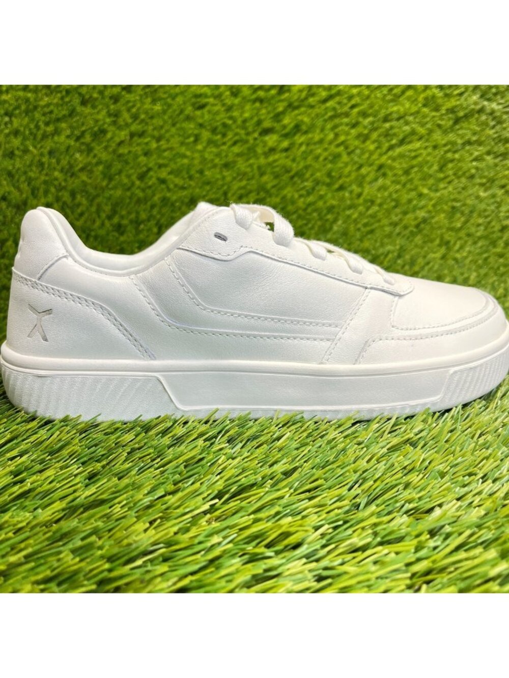 Flux Footwear Adapt Leather Trainer White Womens Size 8.5 Athletic Walking Shoes